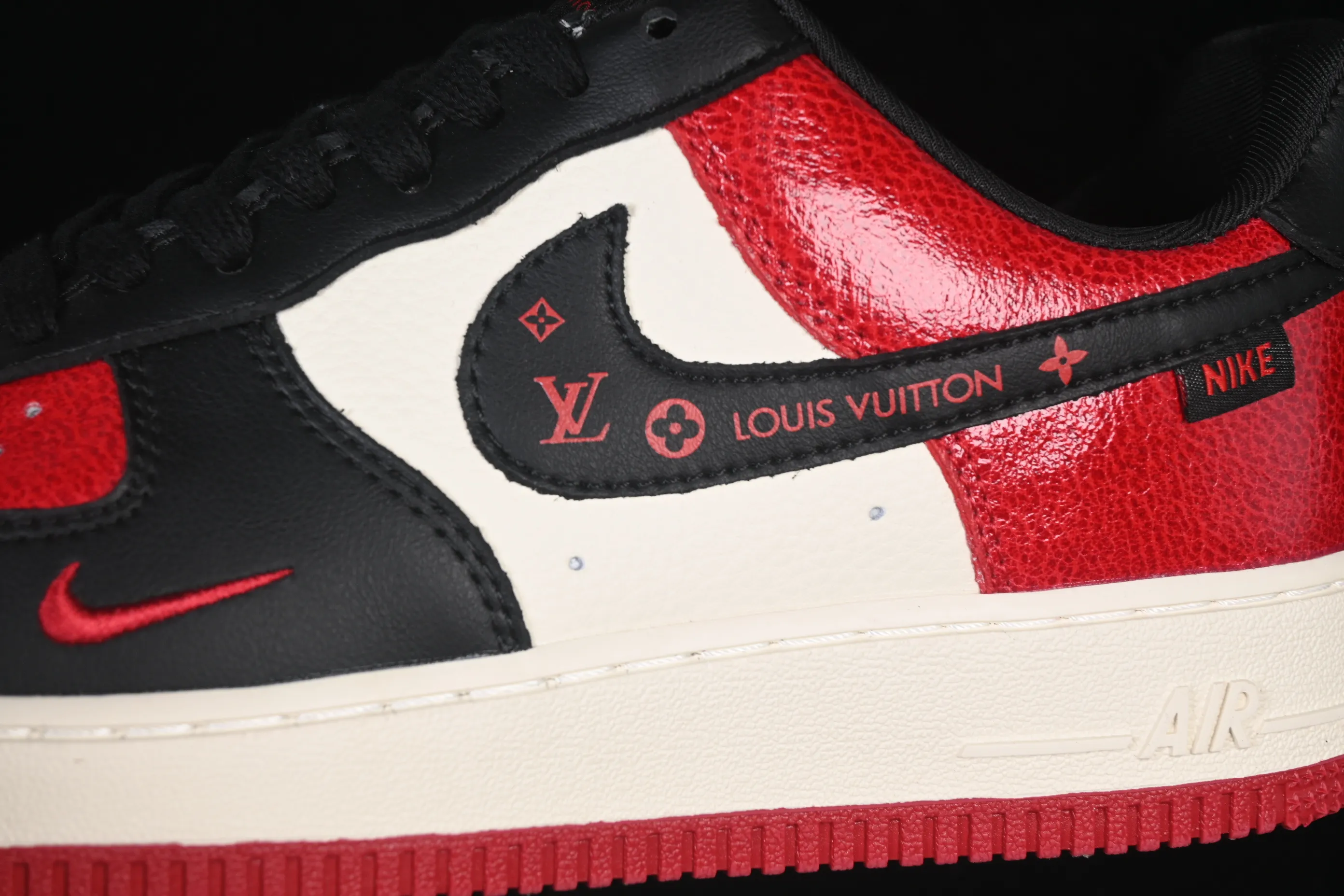 All categories Nk Air Force 1 Air Force series Nk Air Force 1 Low Air Force low-top Nike Air Force 1'07 Low limited edition red and black color matching Air Force 1 low-top casual sneakers KD1688-007